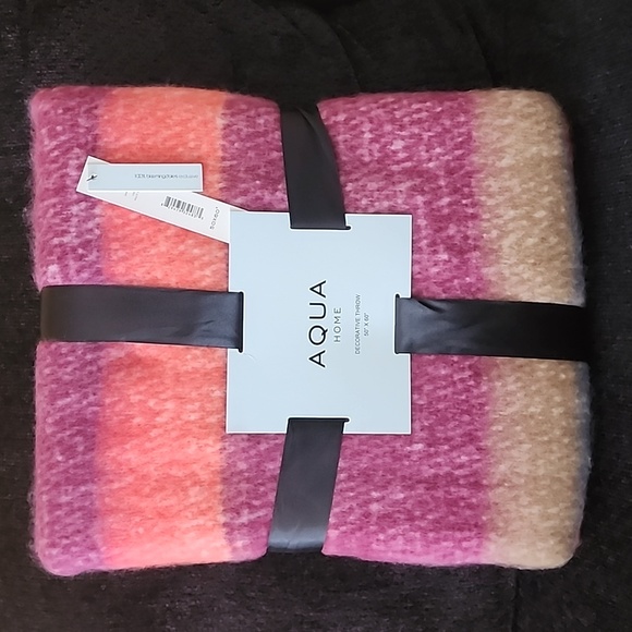 New Aqua Decorative Multicolored Throw, NWT, 50" x 60" - Picture 2 of 7